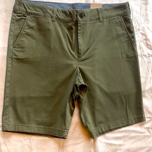 Women’s G.H. Bass & Co Bermuda shorts size 14 NWT. Cotton spandex blend.